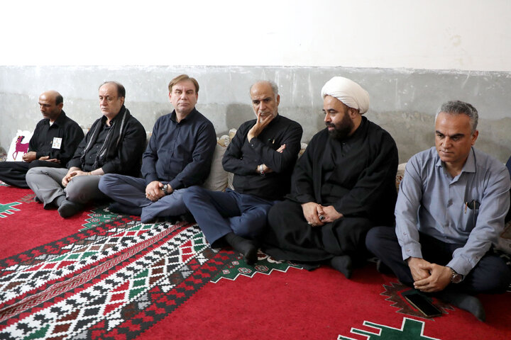 دیدار حاجی بابایی نایب رئیس مجلس با خانواده‌های شهیدان عبدالله زاده و بازاد