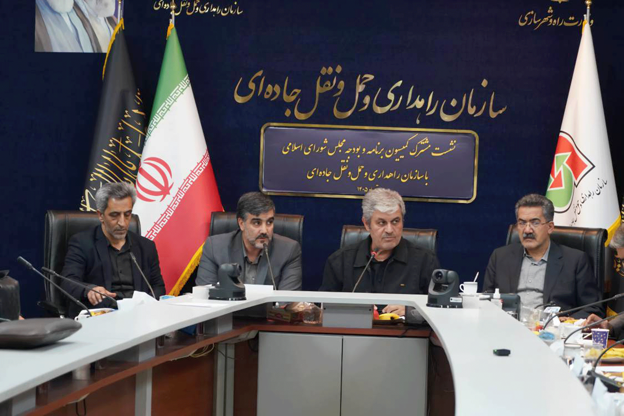 نشست مشترک کمیسیون برنامه و بودجه با رییس سازمان راهداری