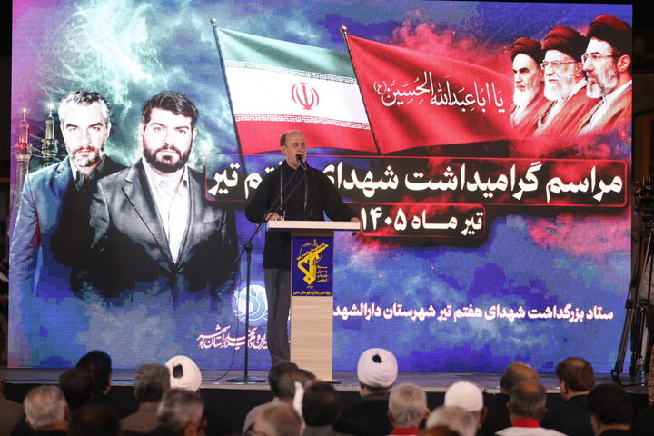حضور حاجی بابایی در مراسم یادواره شهدای نماینده استان بوشهر در واقعه هفتم تیر