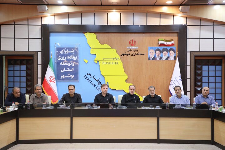 حضور حاجی بابایی در نشست شورای برنامه ریزی و توسعه استان بوشهر