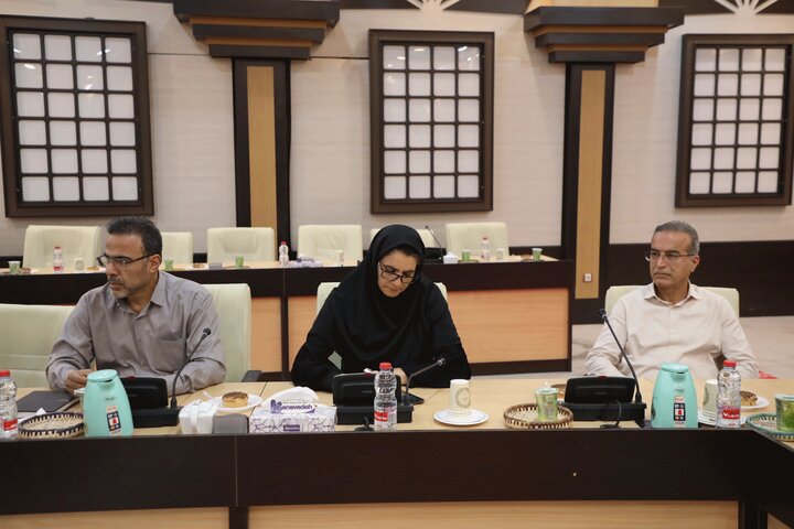 حضور حاجی بابایی در نشست شورای برنامه ریزی و توسعه استان بوشهر