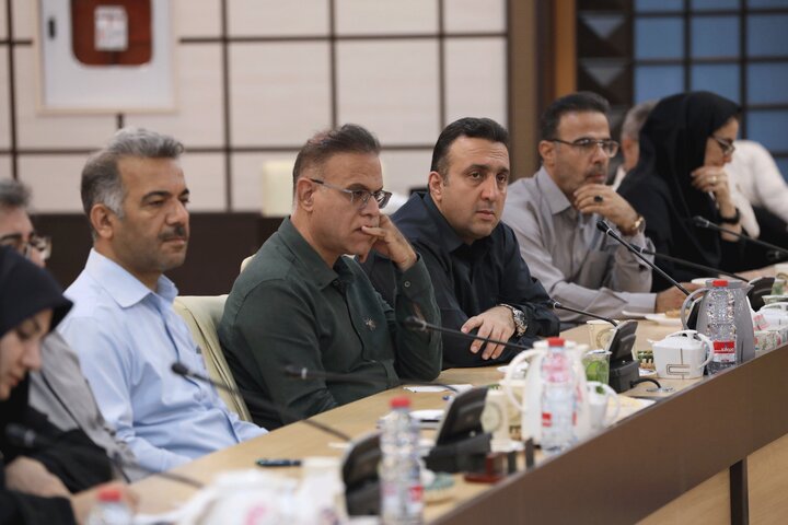 حضور حاجی بابایی در نشست شورای برنامه ریزی و توسعه استان بوشهر