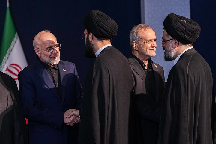 مراسم ادای احترام بر پیکر رهبر مجاهد شهید انقلاب