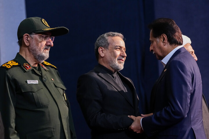 مراسم ادای احترام بر پیکر رهبر مجاهد شهید انقلاب
