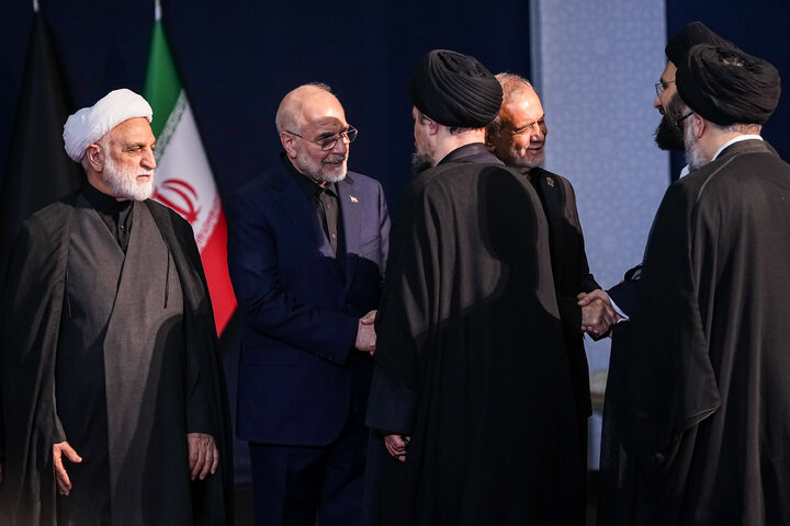 مراسم ادای احترام بر پیکر رهبر مجاهد شهید انقلاب