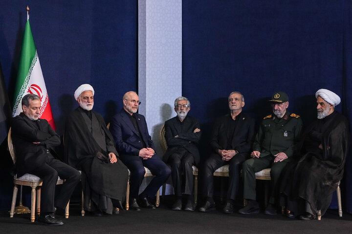مراسم ادای احترام بر پیکر رهبر مجاهد شهید انقلاب