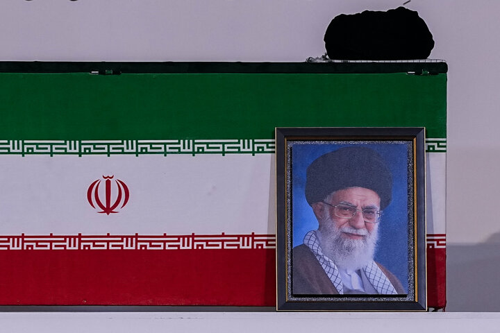 مراسم ادای احترام بر پیکر رهبر مجاهد شهید انقلاب