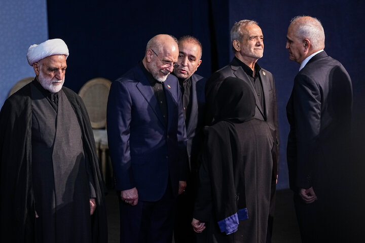 مراسم ادای احترام بر پیکر رهبر مجاهد شهید انقلاب