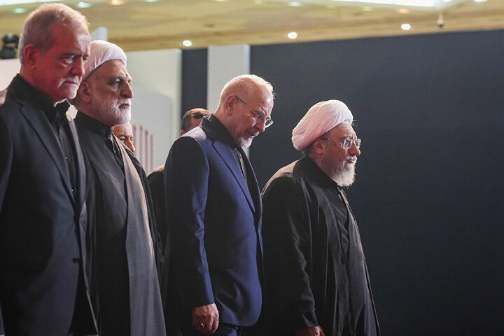 مراسم ادای احترام بر پیکر رهبر مجاهد شهید انقلاب