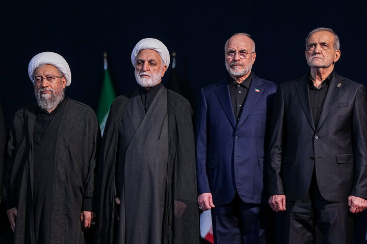 مراسم ادای احترام بر پیکر رهبر مجاهد شهید انقلاب