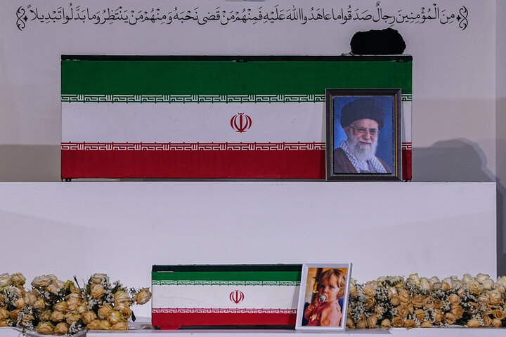 مراسم ادای احترام بر پیکر رهبر مجاهد شهید انقلاب