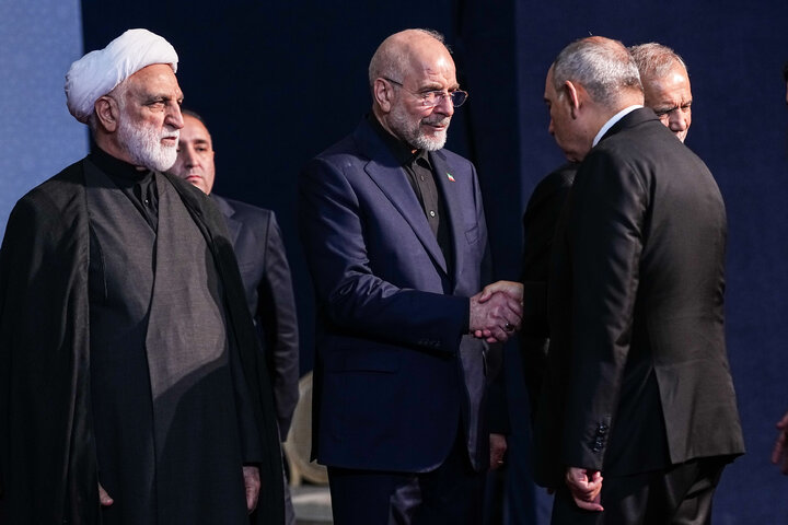 مراسم ادای احترام بر پیکر رهبر مجاهد شهید انقلاب