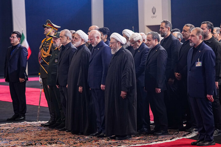مراسم ادای احترام بر پیکر رهبر مجاهد شهید انقلاب
