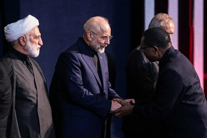 مراسم ادای احترام بر پیکر رهبر مجاهد شهید انقلاب