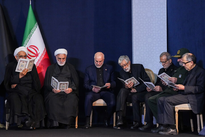 مراسم ادای احترام بر پیکر رهبر مجاهد شهید انقلاب