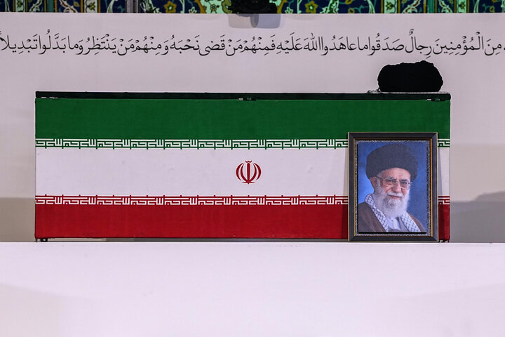 مراسم ادای احترام بر پیکر رهبر مجاهد شهید انقلاب