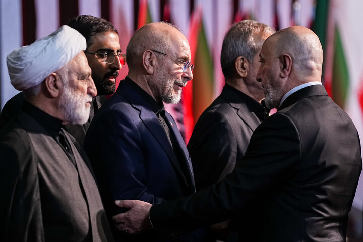 مراسم ادای احترام بر پیکر رهبر مجاهد شهید انقلاب