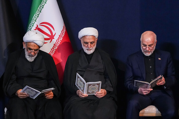مراسم ادای احترام بر پیکر رهبر مجاهد شهید انقلاب