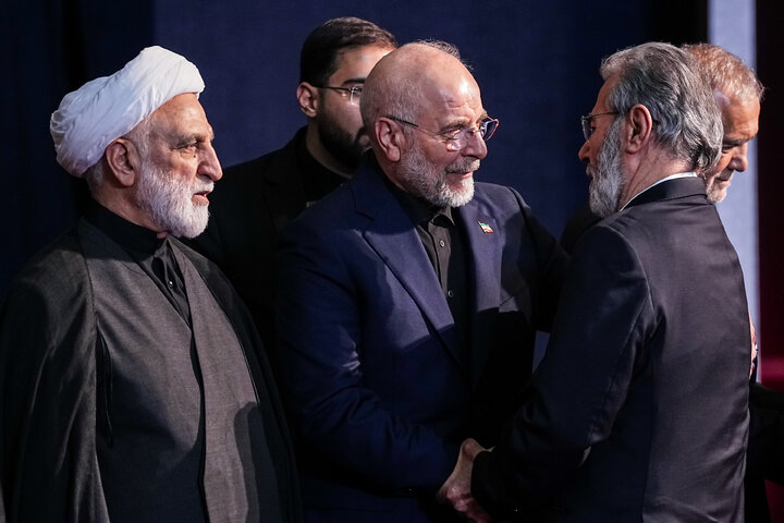 مراسم ادای احترام بر پیکر رهبر مجاهد شهید انقلاب