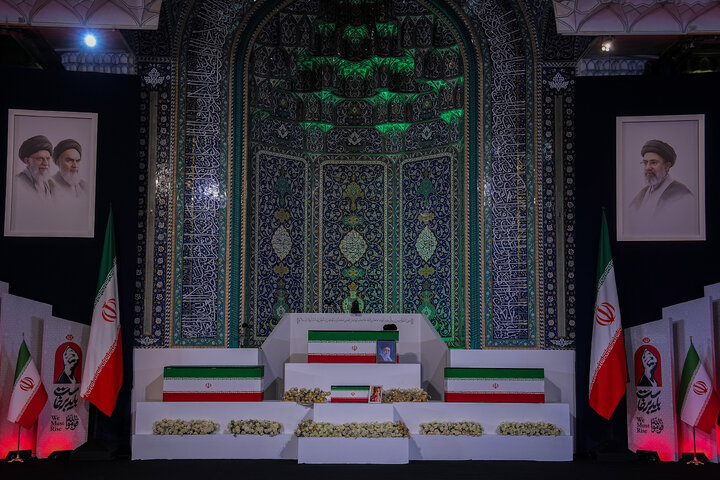 مراسم ادای احترام بر پیکر رهبر مجاهد شهید انقلاب