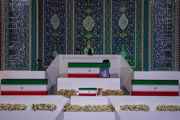 مراسم ادای احترام بر پیکر رهبر مجاهد شهید انقلاب