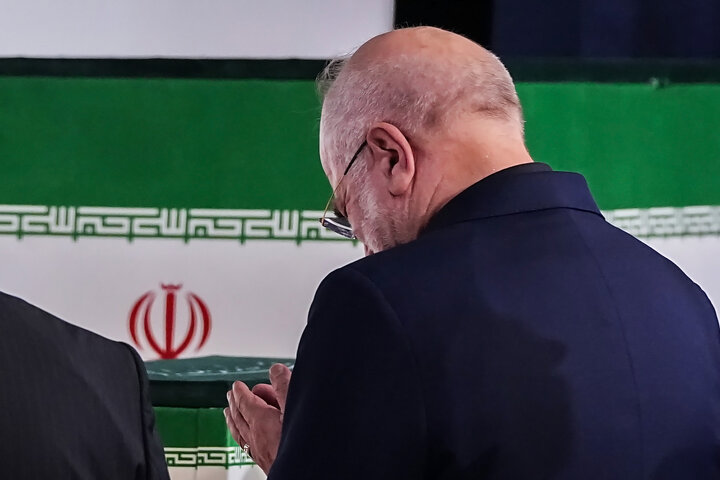 مراسم ادای احترام بر پیکر رهبر مجاهد شهید انقلاب