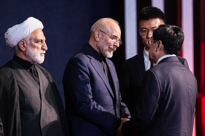 مراسم ادای احترام بر پیکر رهبر مجاهد شهید انقلاب