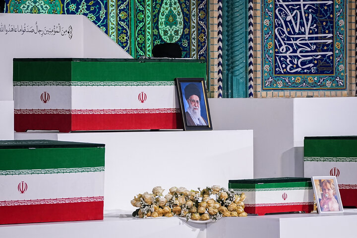 مراسم ادای احترام بر پیکر رهبر مجاهد شهید انقلاب