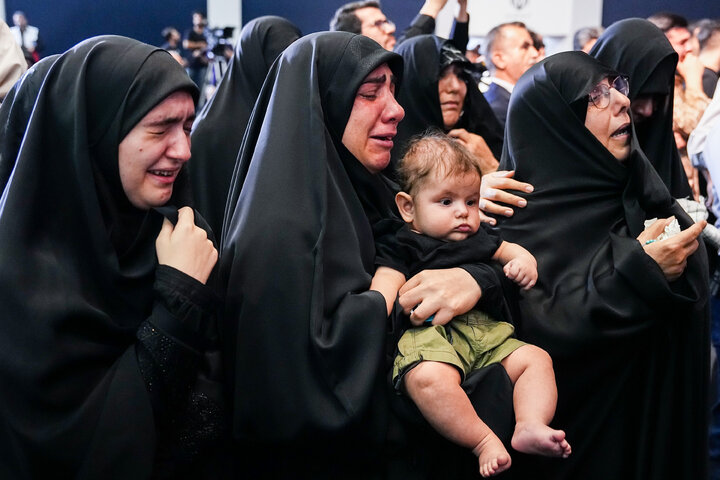 مراسم ادای احترام بر پیکر رهبر مجاهد شهید انقلاب