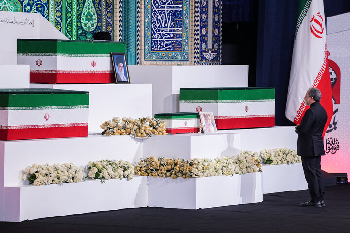 مراسم ادای احترام بر پیکر رهبر مجاهد شهید انقلاب