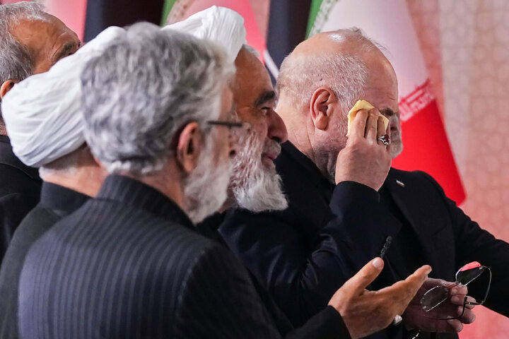 مراسم ادای احترام بر پیکر رهبر مجاهد شهید انقلاب