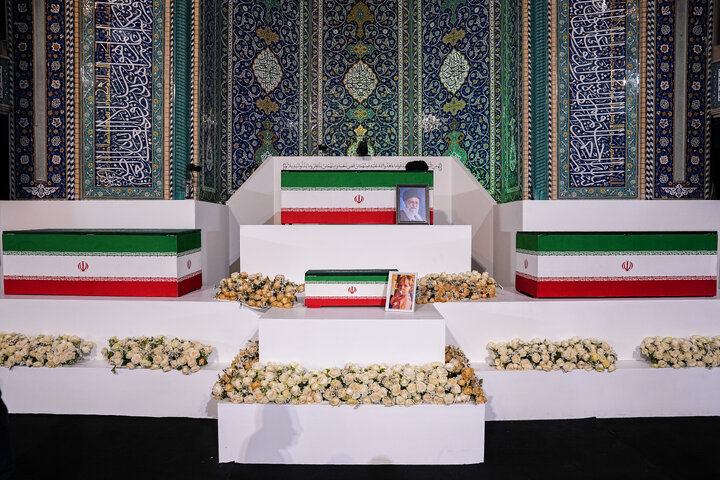 مراسم ادای احترام بر پیکر رهبر مجاهد شهید انقلاب