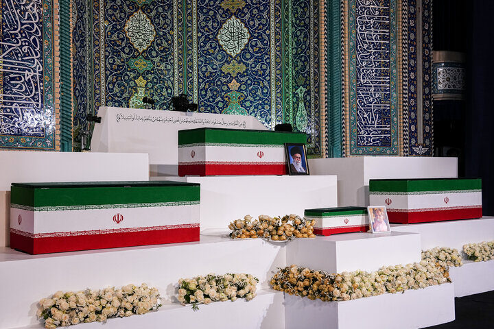 مراسم ادای احترام بر پیکر رهبر مجاهد شهید انقلاب