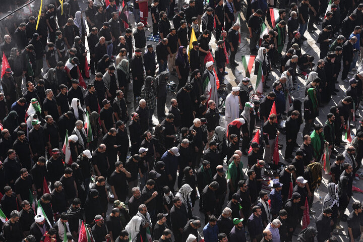 اقامه نماز بر پیکر رهبر شهید انقلاب در مصلی تهران