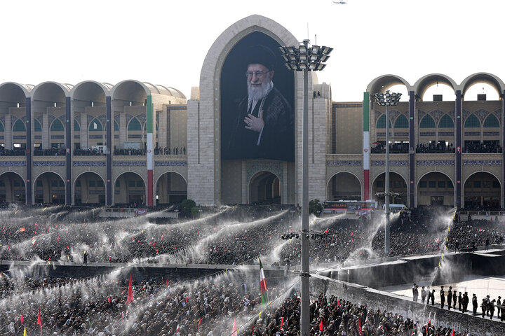 اقامه نماز بر پیکر رهبر شهید انقلاب در مصلی تهران