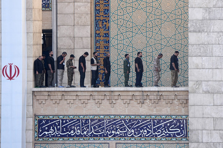اقامه نماز بر پیکر رهبر شهید انقلاب در مصلی تهران