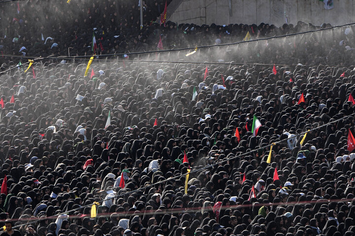 اقامه نماز بر پیکر رهبر شهید انقلاب در مصلی تهران