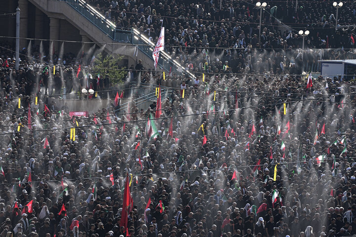 اقامه نماز بر پیکر رهبر شهید انقلاب در مصلی تهران