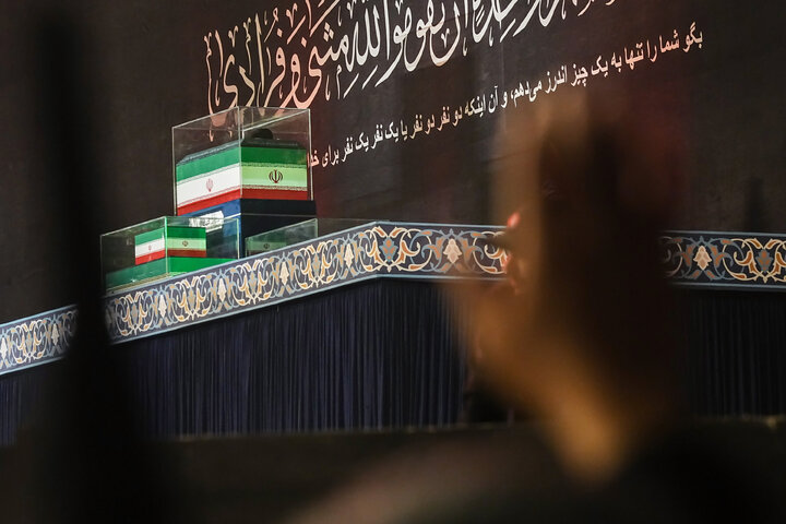 مراسم وداع با پیکر رهبر شهید انقلاب در مصلی تهران