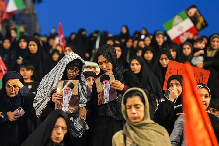 مراسم وداع با پیکر رهبر شهید انقلاب در مصلی تهران