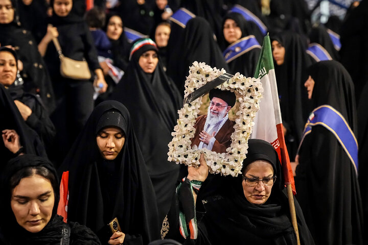 مراسم وداع با پیکر رهبر شهید انقلاب در مصلی تهران