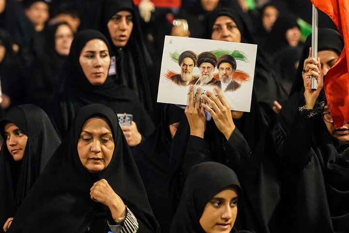 مراسم وداع با پیکر رهبر شهید انقلاب در مصلی تهران