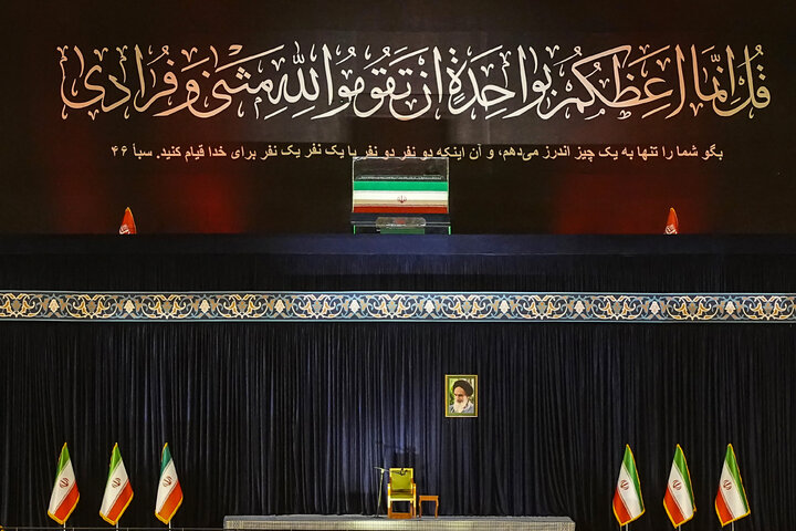 مراسم وداع با پیکر رهبر شهید انقلاب در مصلی تهران