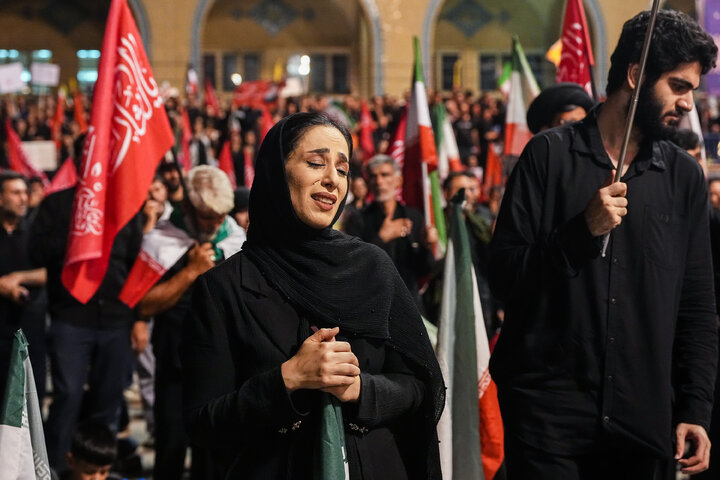 مراسم وداع با پیکر رهبر شهید انقلاب در مصلی تهران