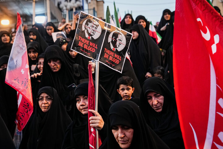 مراسم وداع با پیکر رهبر شهید انقلاب در مصلی تهران