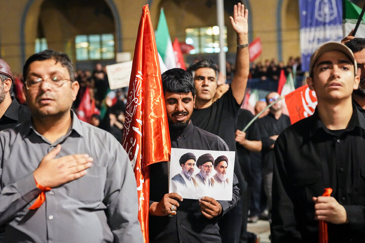 مراسم وداع با پیکر رهبر شهید انقلاب در مصلی تهران