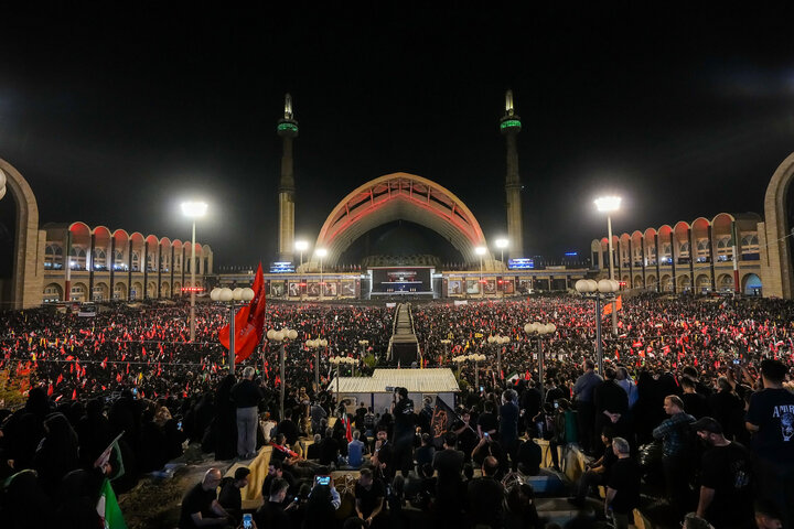 مراسم وداع با پیکر رهبر شهید انقلاب در مصلی تهران