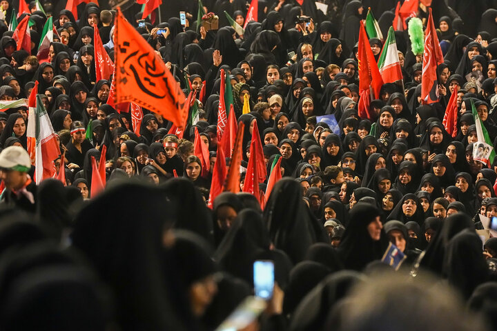 مراسم وداع با پیکر رهبر شهید انقلاب در مصلی تهران