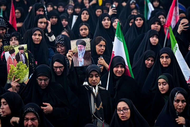 مراسم وداع با پیکر رهبر شهید انقلاب در مصلی تهران