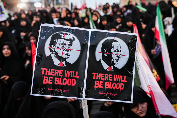 مراسم وداع با پیکر رهبر شهید انقلاب در مصلی تهران